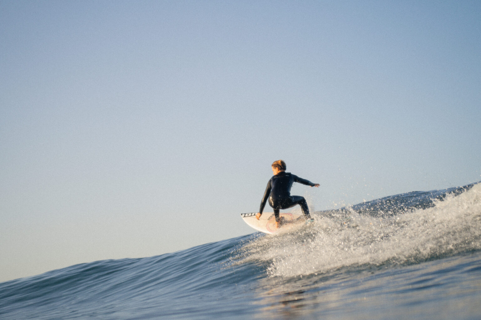 advanced surfer in righthanded wave at anza beach